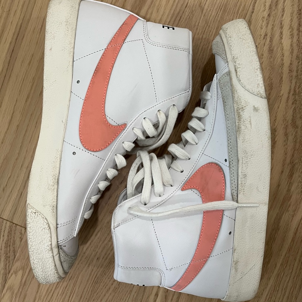 Nike Blazer Mid '77 Gymnastics Shoe, peach check, barely worn, women’s size 10.5